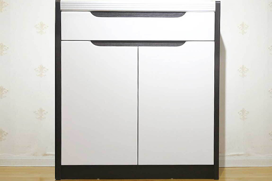 tu-dung-giay-mau-trang-den-1