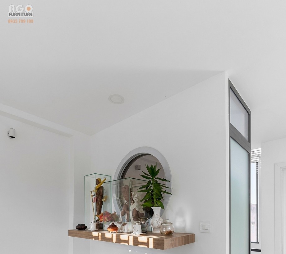 Phòng thờ khu vực thiêng liêng của căn nhà được đặt vị trí cao nhất tầng áp mái