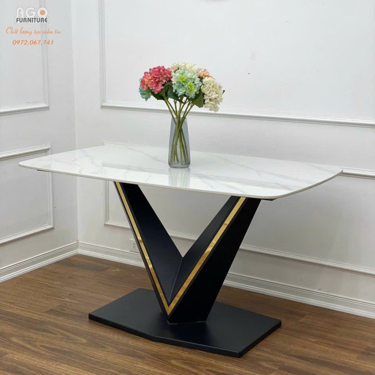 Bàn Ăn Mặt Đá Chân V Viền Vàng | TA05